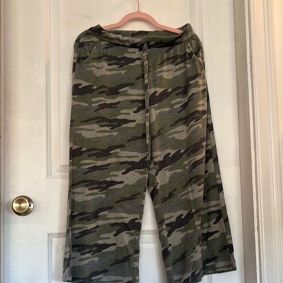 Camouflage Print Pants large- Jenny Boston Boutique - Picture 1 of 3